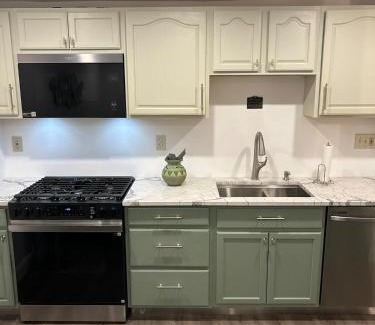 East Liberty House | Hendrix Hospitality Suite