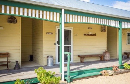 Central Tilba House | Henkley Cottage 3 Ezekiel