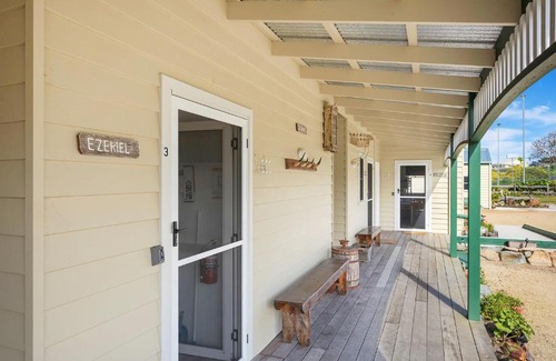 Central Tilba House | Henkley Cottage 3 Ezekiel