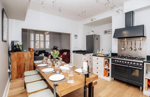 Henley Apartment | Henley Gardens - From 200 Per Night