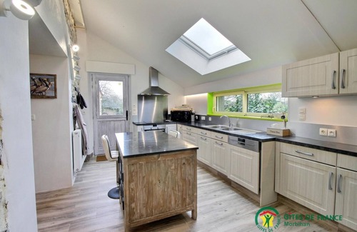 Ambon House | Heol - AMBON - Gîte