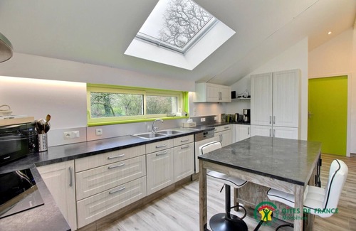 Ambon House | Heol - AMBON - Gîte