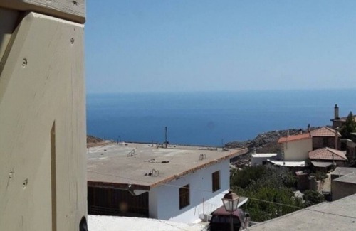 Kapetaniana House | Heraklion - Kapetaniana Dive in deep blue , climb to the mountains.