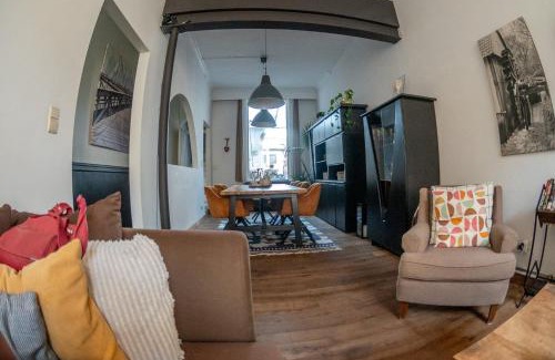 Rupelmonde House | Herenhuis in fishing village