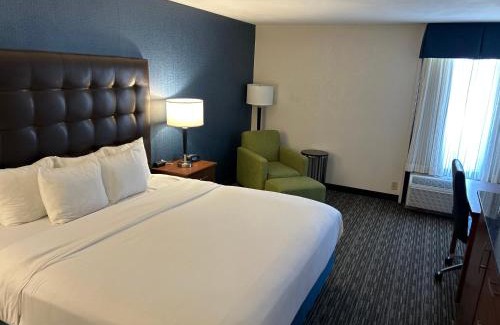 Fenton Hotel | Heritage Inn & Suites St Louis Fenton, Trademark by Wyndham