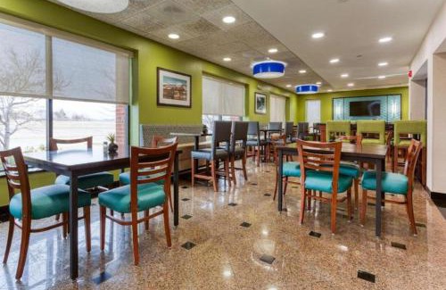 Fenton Hotel | Heritage Inn & Suites St Louis Fenton, Trademark by Wyndham