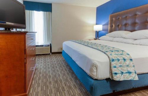Fenton Hotel | Heritage Inn & Suites St Louis Fenton, Trademark by Wyndham