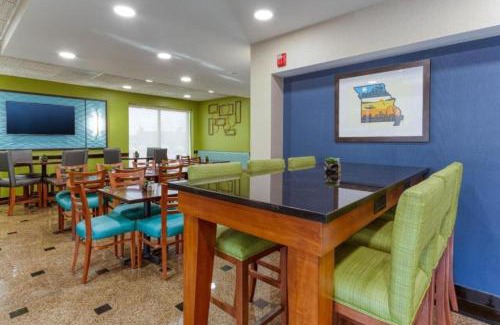Fenton Hotel | Heritage Inn & Suites St Louis Fenton, Trademark by Wyndham
