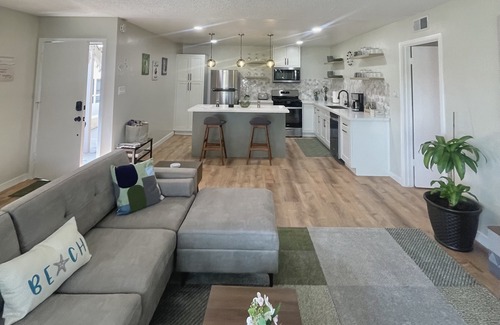 Hermosa Beach Condo | HERMOSA BEACH, CA - Walk to Pier, Beach, Restaurants & Shops.