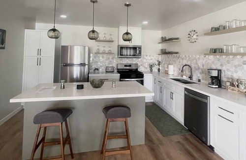 Hermosa Beach Condo | HERMOSA BEACH, CA - Walk to Pier, Beach, Restaurants & Shops.