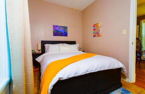Hermosa Apartment | Hermosa House apartment - Peaceful Quiet 3BR, Free Street Parking, Solar Powered, by Logan Square