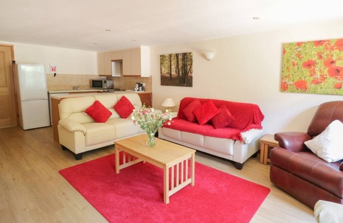 Stalham Cottage | HERON COTTAGE, pet friendly, with pool in Wayford