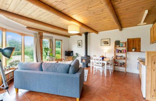 Kettering House | Herons Studio - A Picturesque Couple's Cottage