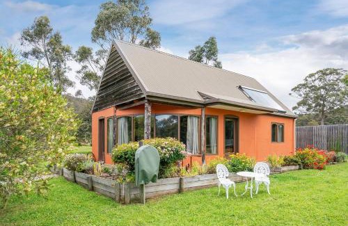 Kettering House | Herons Studio - A Picturesque Couple's Cottage