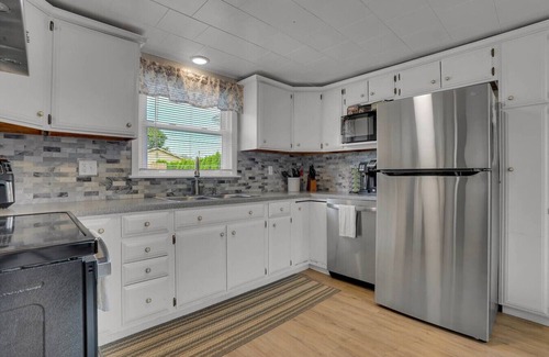 Mount Aetna House | Hershey Retreat | Pool, Spa, Sauna, Plunge, & Pond