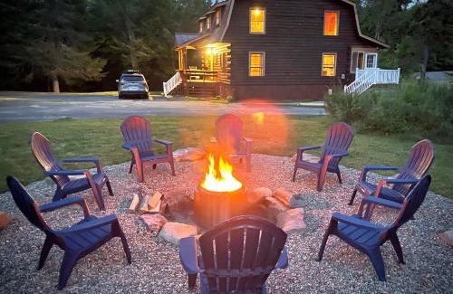 Barton House | HGTV Log Cabin near Lake Willoughby, Burke, Jaypeak ang Kingdom Trails