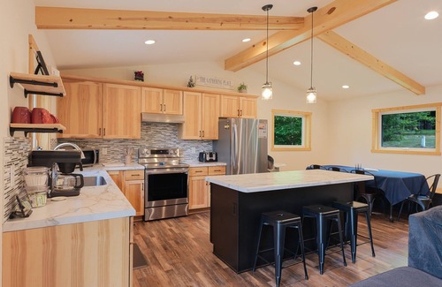 Wetmore House | Hiawatha Snowd Inn – Modern Lakefront Retreat | Dock Firepit A/C