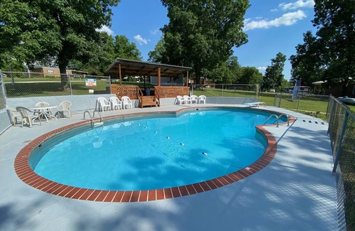 Pittsburg Cabin | Hickory Grove Hideaway Cabin 10