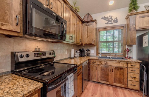 Hollister Cabin | Hickory Hideaway - Communal Pool Access