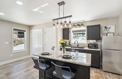 Hickory Apartment | Hickory Hideaway: Patio Paradise w/Community Pool