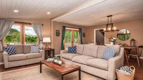 Gerton House | Hickory Nut Hideaway by AvantStay Mountain Views