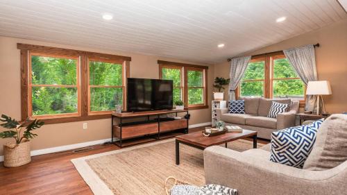 Gerton House | Hickory Nut Hideaway by AvantStay Mountain Views