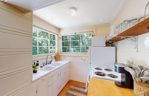 Forestville House | Hidden Acres Retreat | Secluded, dog-friendly house in Guerneville with hot tub