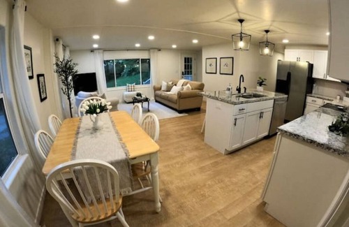 Berrien Springs House | Hidden Cottage Near Notre Dame