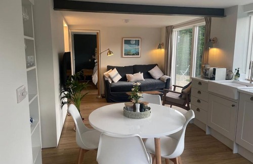 Box House | Hidden Escape