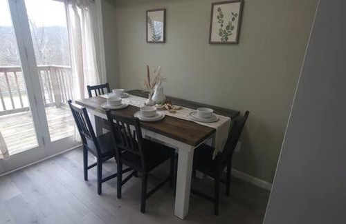 Nelsonville Apartment | Hidden Gem close to Athens/Logan