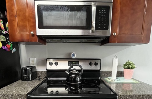 Greenbrier West House | Hidden gem in the heart of Chesapeake, Va. Minutes away from Chesapeake Regional