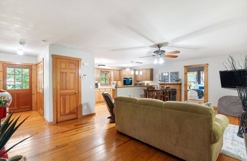 Turners House | Hidden Gem: Upscale Area, EV Charger, Firepit, Near HWY65 and I44