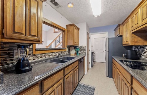 West Arlington House | Hidden gem w/hot tub >10 mins to AT&T stadium