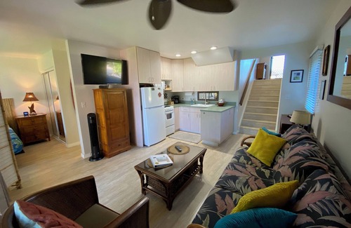 Punaluu Condo | Hidden Tiki Ohana at Punalu'u Black Sand Beach with ocean views, near Volcano National Park