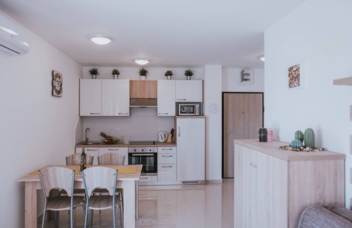 Zrce House | Hideout - Deluxe Pool Apartments for 16