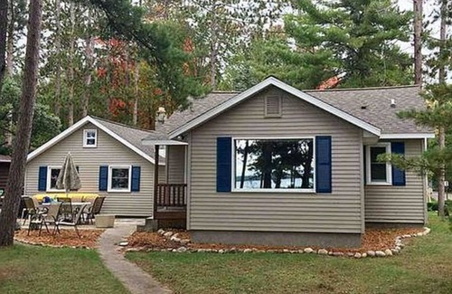 Higgins Lake Cottage | Higgins Lake Waterfront. Clean! Updated! Private Dock, Sandy Beach, boat mooring