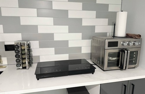 Woodlawn Apartment | High-end 2Bdrm Garden Apt. Where Comfort Meets Style