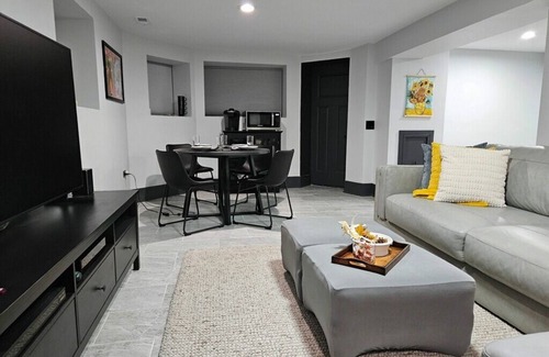 Woodlawn Apartment | High-end 2Bdrm Garden Apt. Where Comfort Meets Style