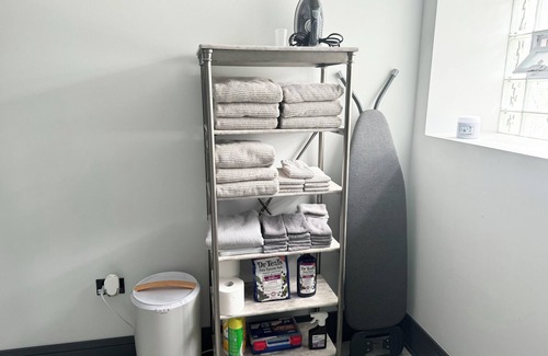 Woodlawn Apartment | High-end 2Bdrm Garden Apt. Where Comfort Meets Style