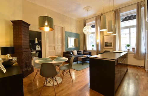 Erzsebetvaros Condo | High end 3 bedroom/3 bathroom flat