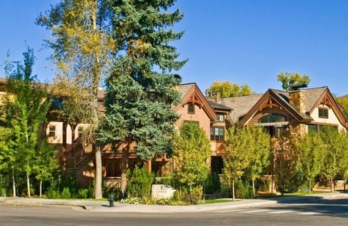 Aspen Condo | High End Aspen Studio - #407 Walk to Town, Gondola & Lift 1a