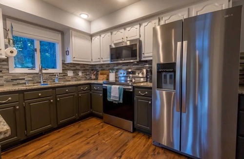 Semora House | High End Family-Friendly Waterfront Lake House with Dock and close to VIR