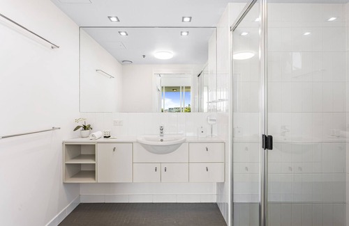 Brisbane Central Business District Apartment | High-Floor 2-Bed CBD Unit With Views & Amenities