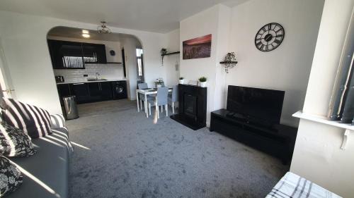 Lee-on-the-Solent Apartment | High St , 2 bed slp 6 Seaside flat