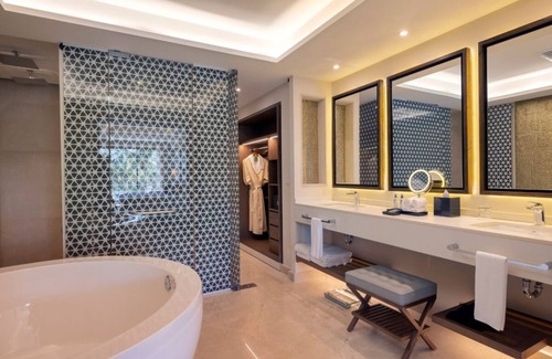 Morne Rouge House | High Tides and Good Vibes! Relaxing 4BR Suite, Oceanfront, Private Balcony!