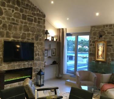 Racisce Apartment | High View-A Seaside Villa With Huge Jacuzzi