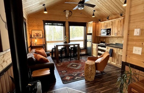 Bragg Creek Cabin | Highland Cabin at the Restart Ranch - hot tub - river access