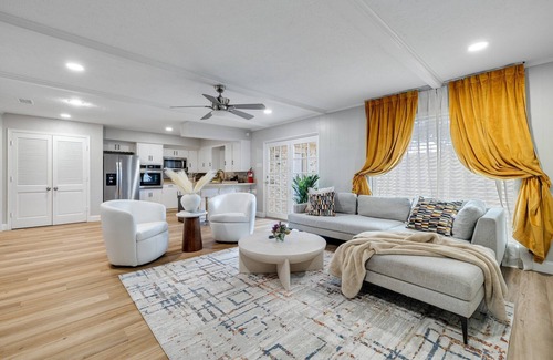 North Dallas House | Highland Park/North Park Mall Modern Stay Oasis