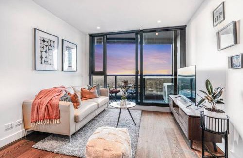Box Hill Apartment | Highrise Skyline Spectacular View Luxury 2B2B1C
