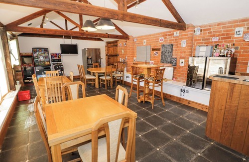Nether Heyford Cottage | HILL HOUSE FARM, pet friendly in Nether Heyford, Northamptonshire